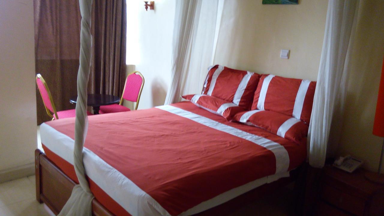 Royal Palm Hotel And Suites Nakuru Exterior photo
