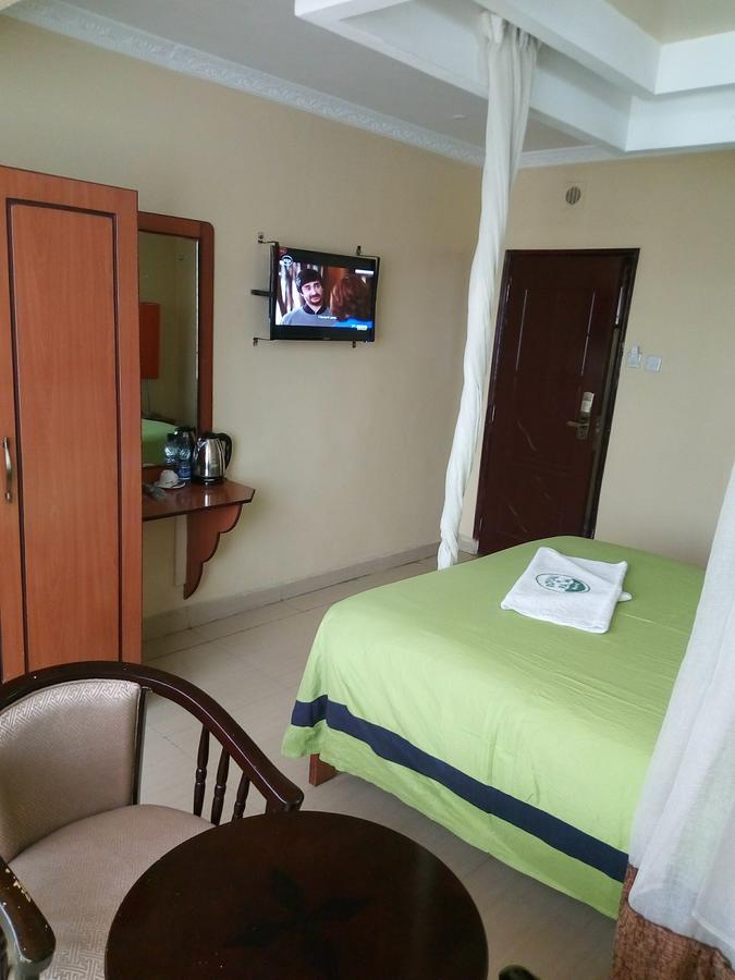 Royal Palm Hotel And Suites Nakuru Exterior photo